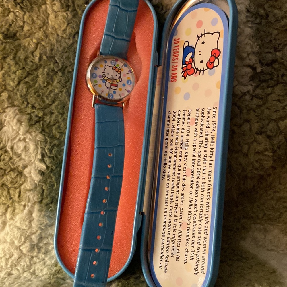 Hello Kitty Commemorative Watch - Picture 9 of 12